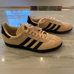 Adidas Men's Beige and Black Sneakers
